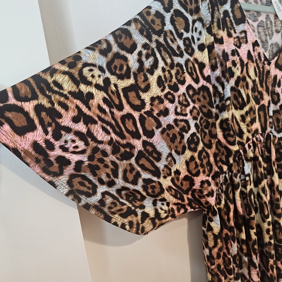 Dear Scarlett Leopard Top in a size XL - Picture 3 of 8